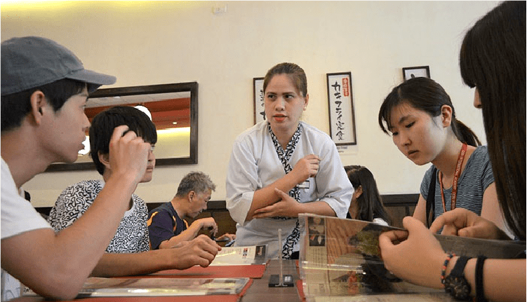 日本食レストランも多数。食事もショッピングも楽しめるスポットやモールが数多く点在。休日の実践学習に最適!